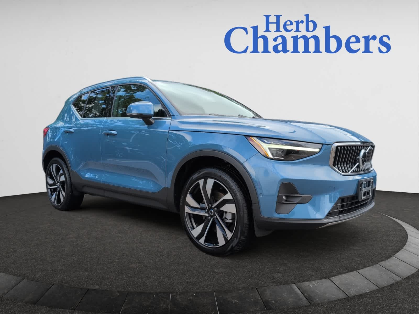 used 2024 Volvo XC40 B5 A ULT car, priced at $43,998