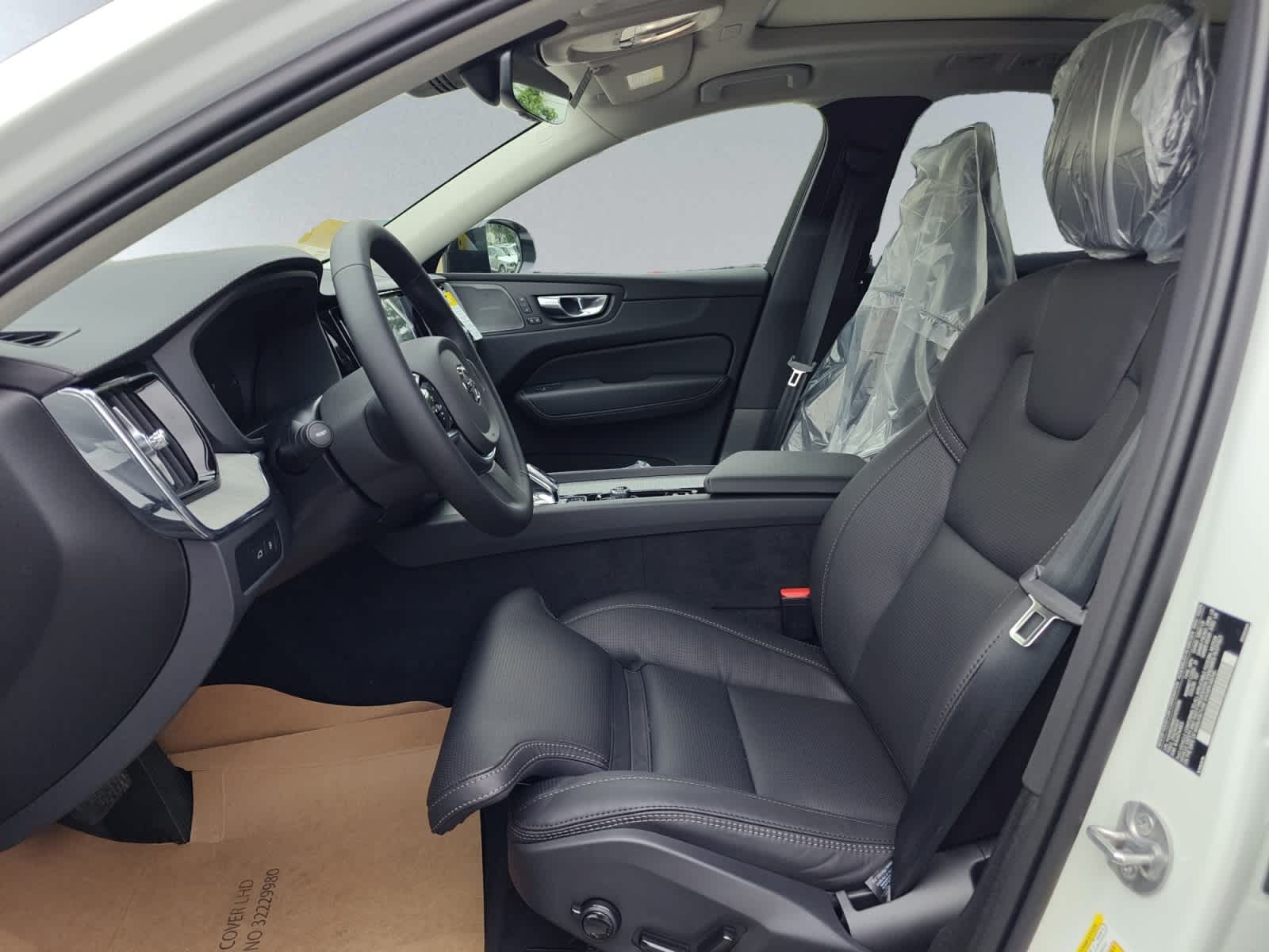 new 2025 Volvo XC60 plug-in hybrid car, priced at $71,490