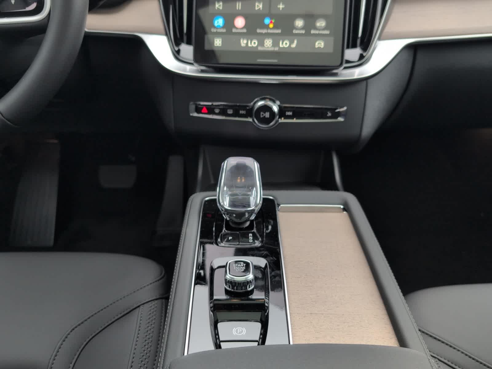 new 2025 Volvo XC90 car, priced at $69,155