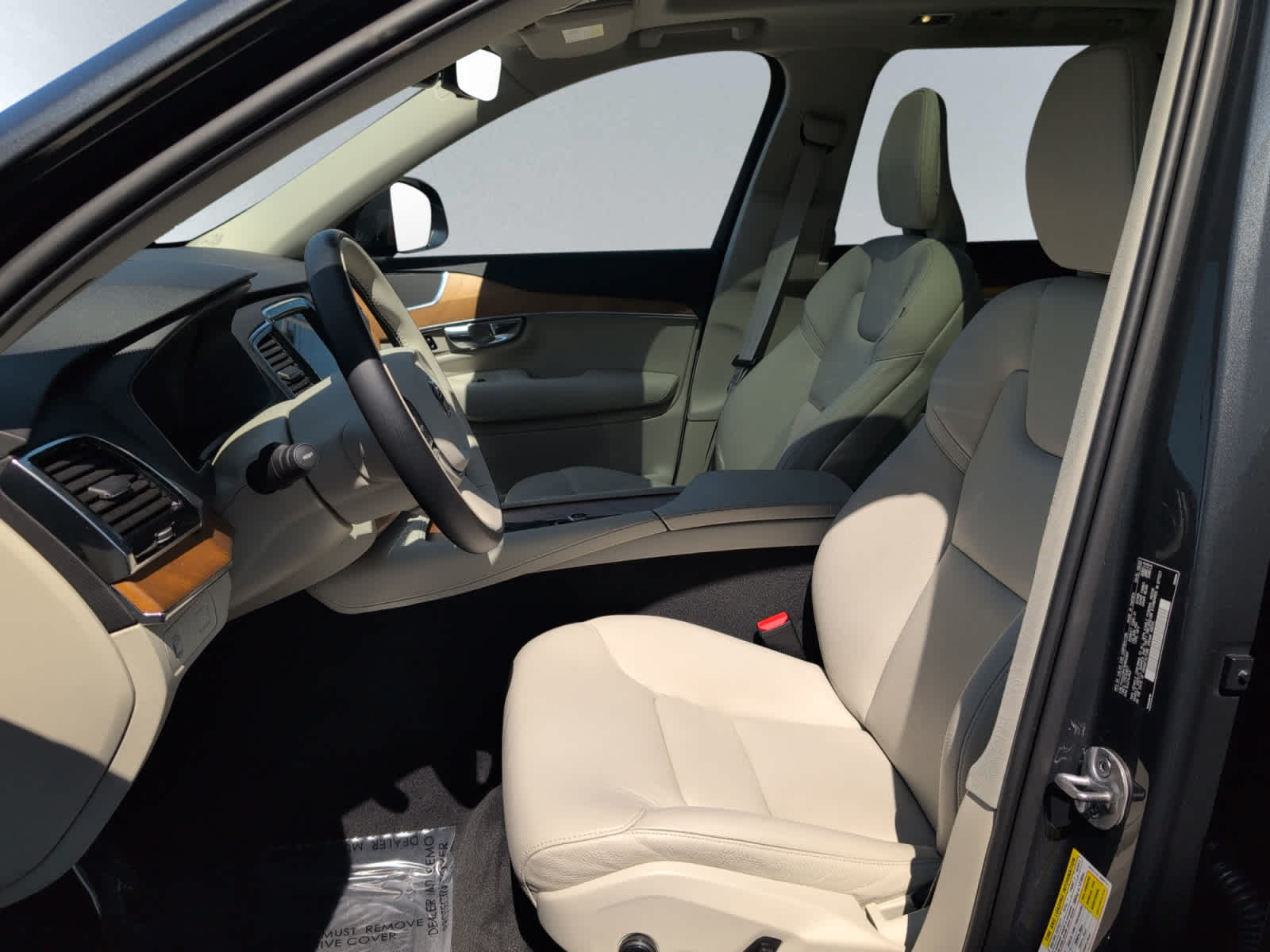 used 2022 Volvo XC90 car, priced at $41,998