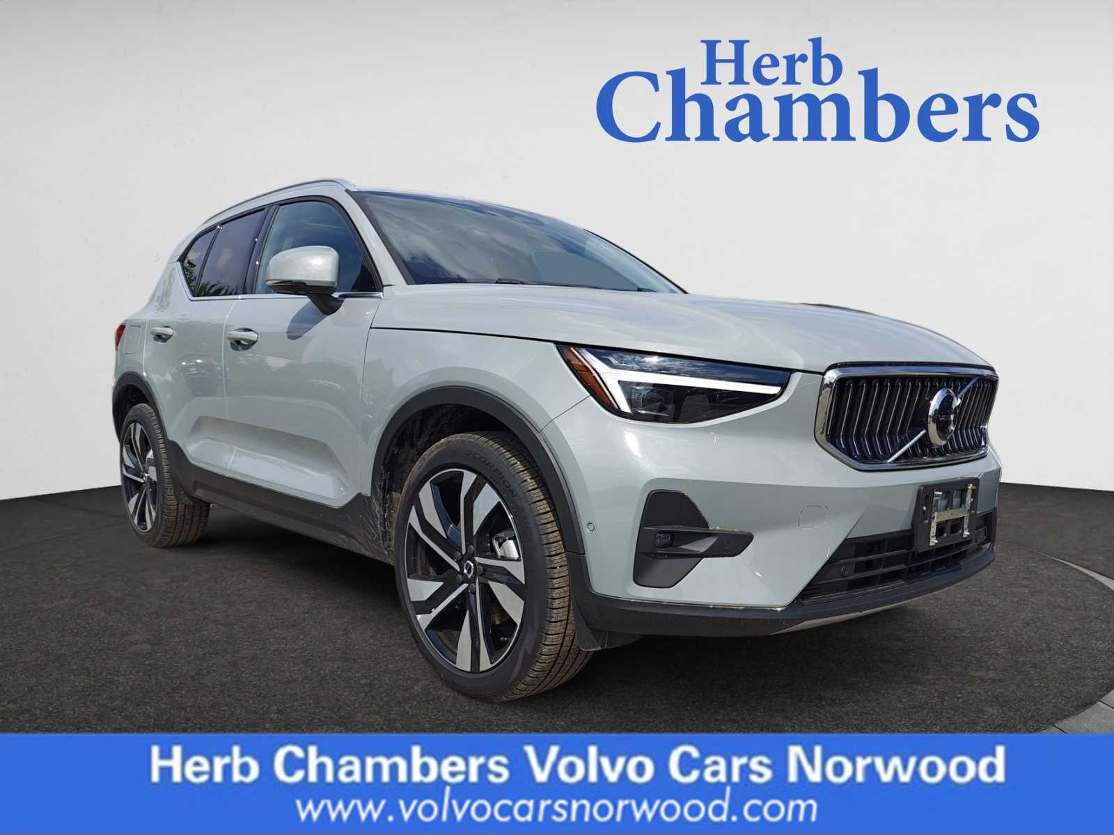 used 2024 Volvo XC40 B5 A ULT car, priced at $42,998