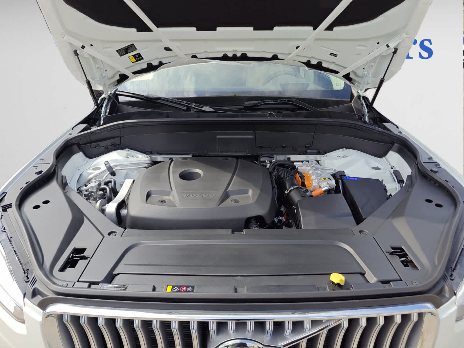 new 2025 Volvo XC90 plug-in hybrid car, priced at $82,155