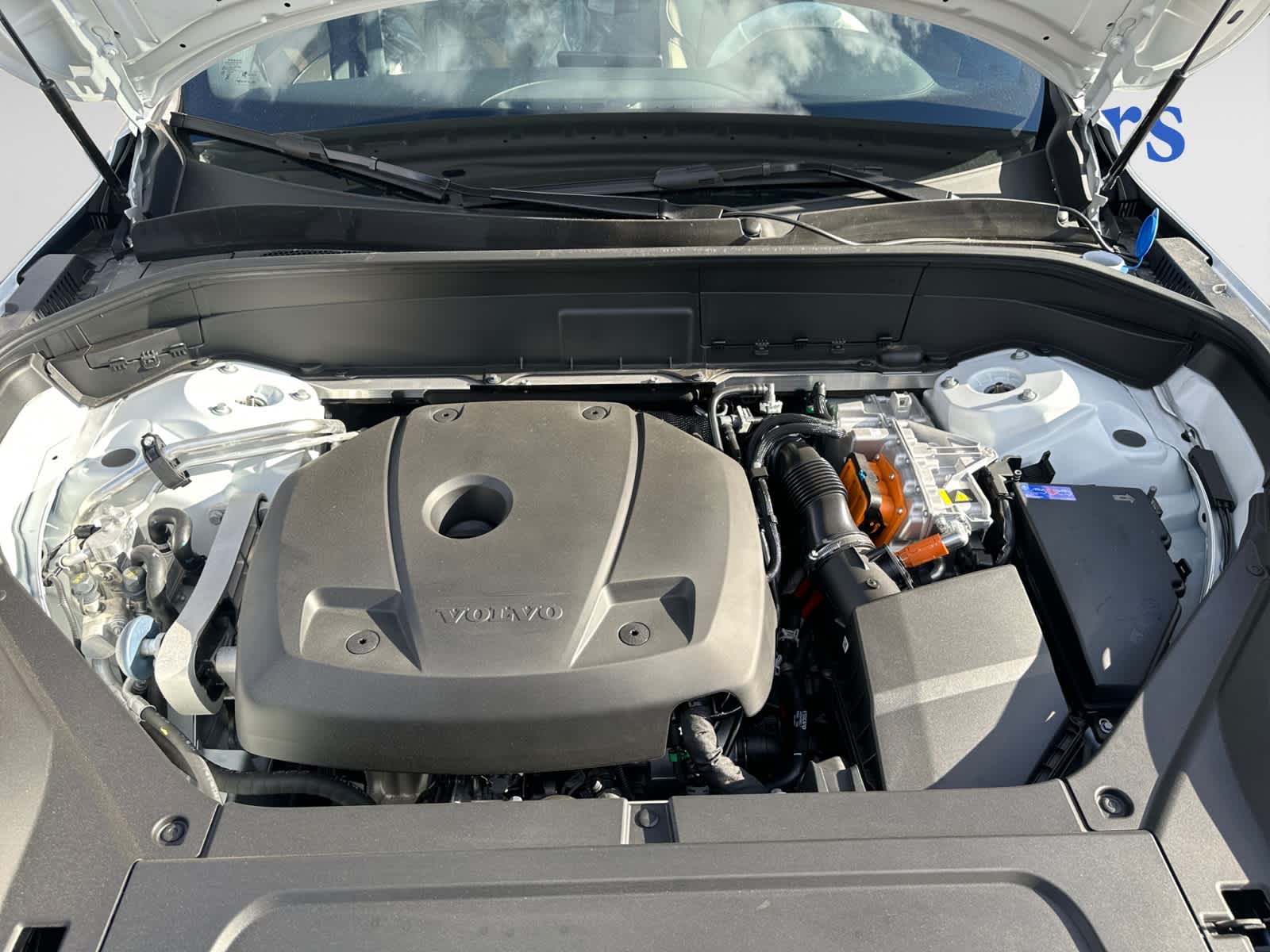 new 2025 Volvo XC90 plug-in hybrid car, priced at $76,755