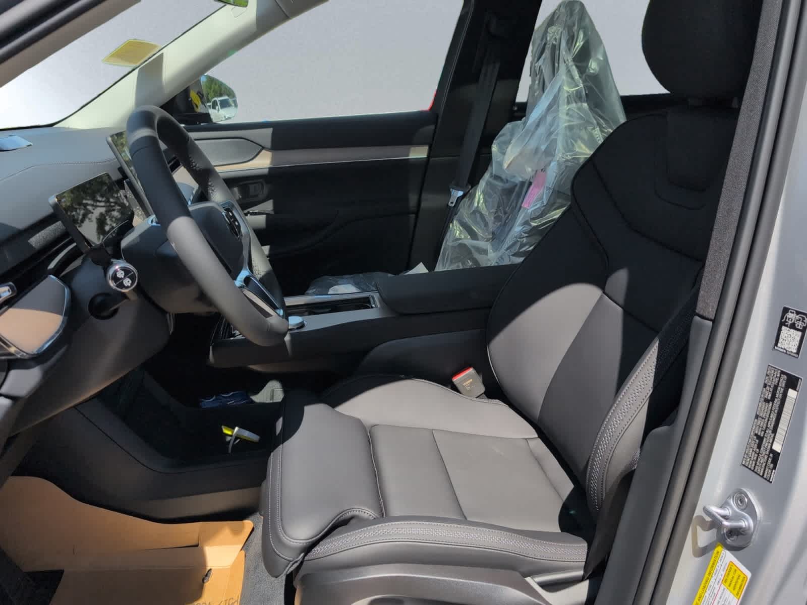 new 2025 Volvo EX90 car, priced at $85,640