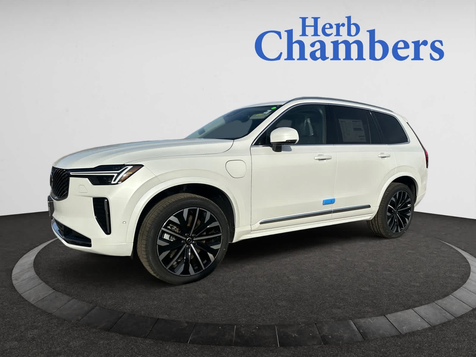 new 2025 Volvo XC90 plug-in hybrid car, priced at $81,995