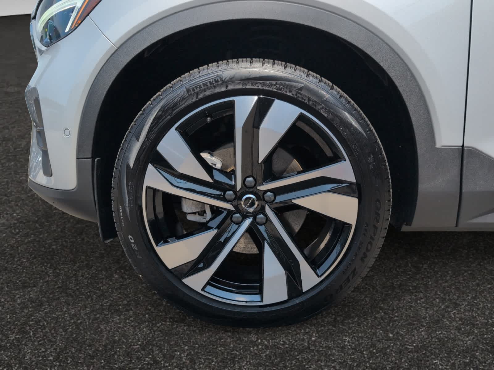 used 2024 Volvo XC40 B5 A ULT car, priced at $42,998
