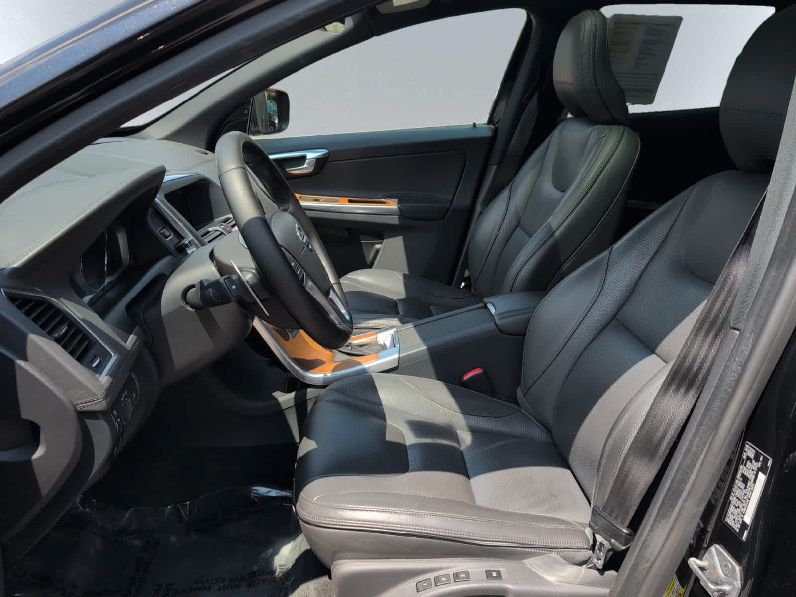used 2015 Volvo XC60 car, priced at $14,498
