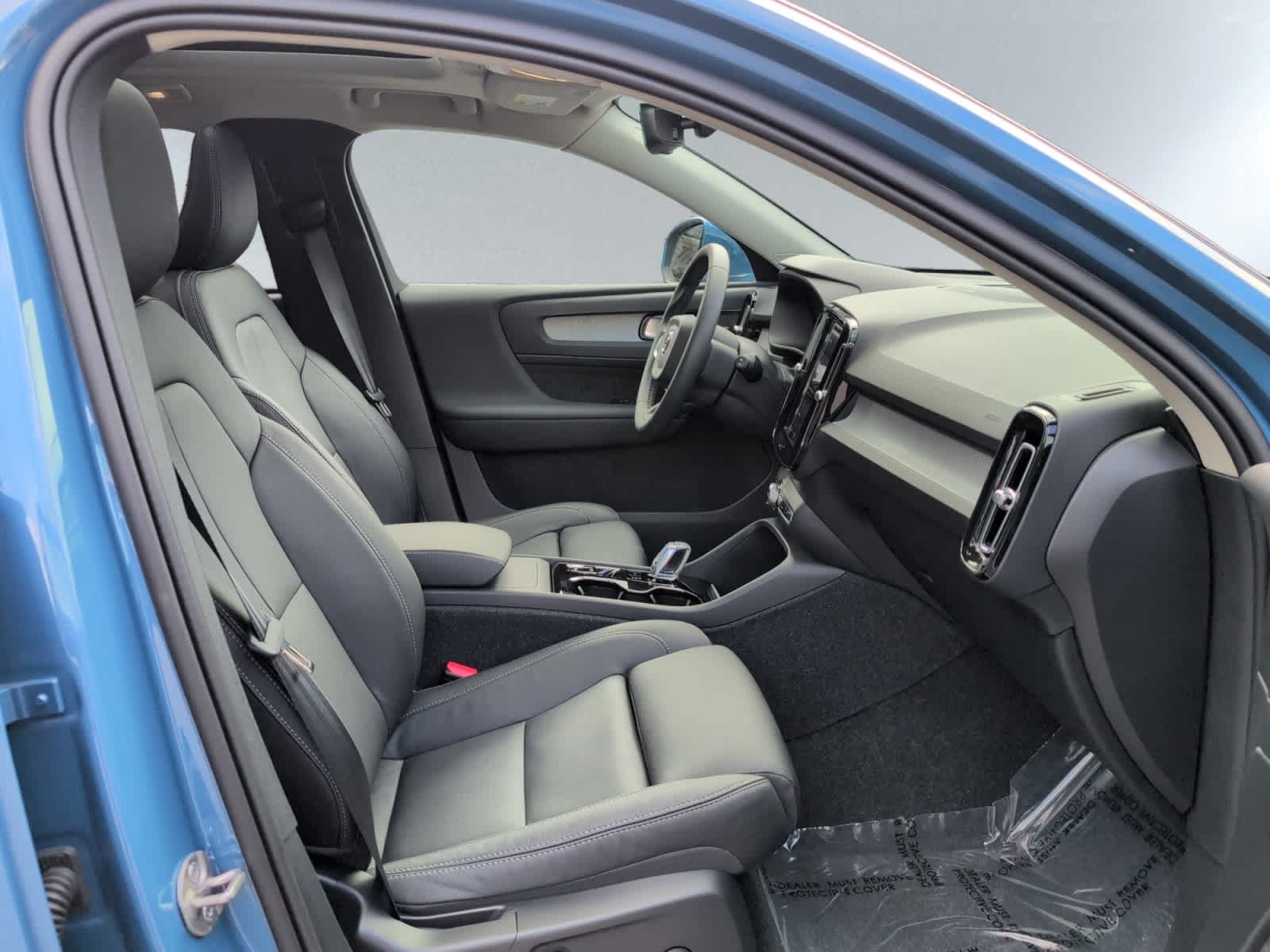 used 2024 Volvo XC40 B5 A ULT car, priced at $43,998