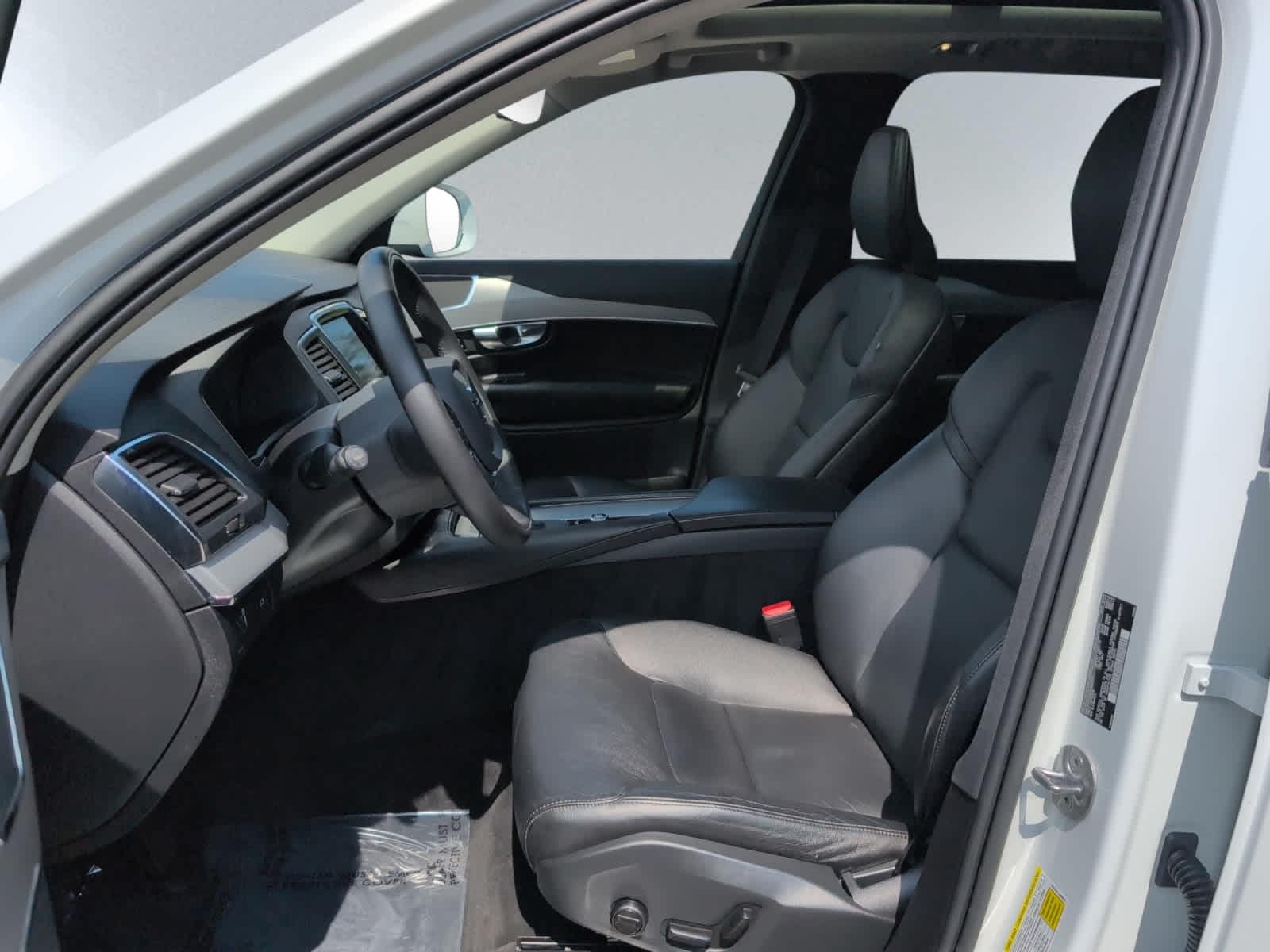 used 2022 Volvo XC90 car, priced at $42,998