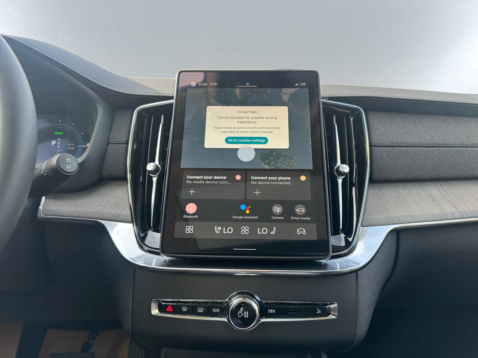 new 2025 Volvo XC90 plug-in hybrid car, priced at $81,995