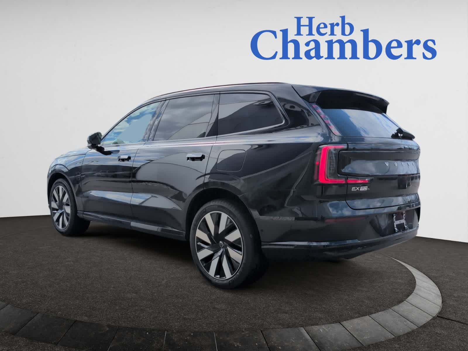 new 2025 Volvo EX90 car, priced at $85,640
