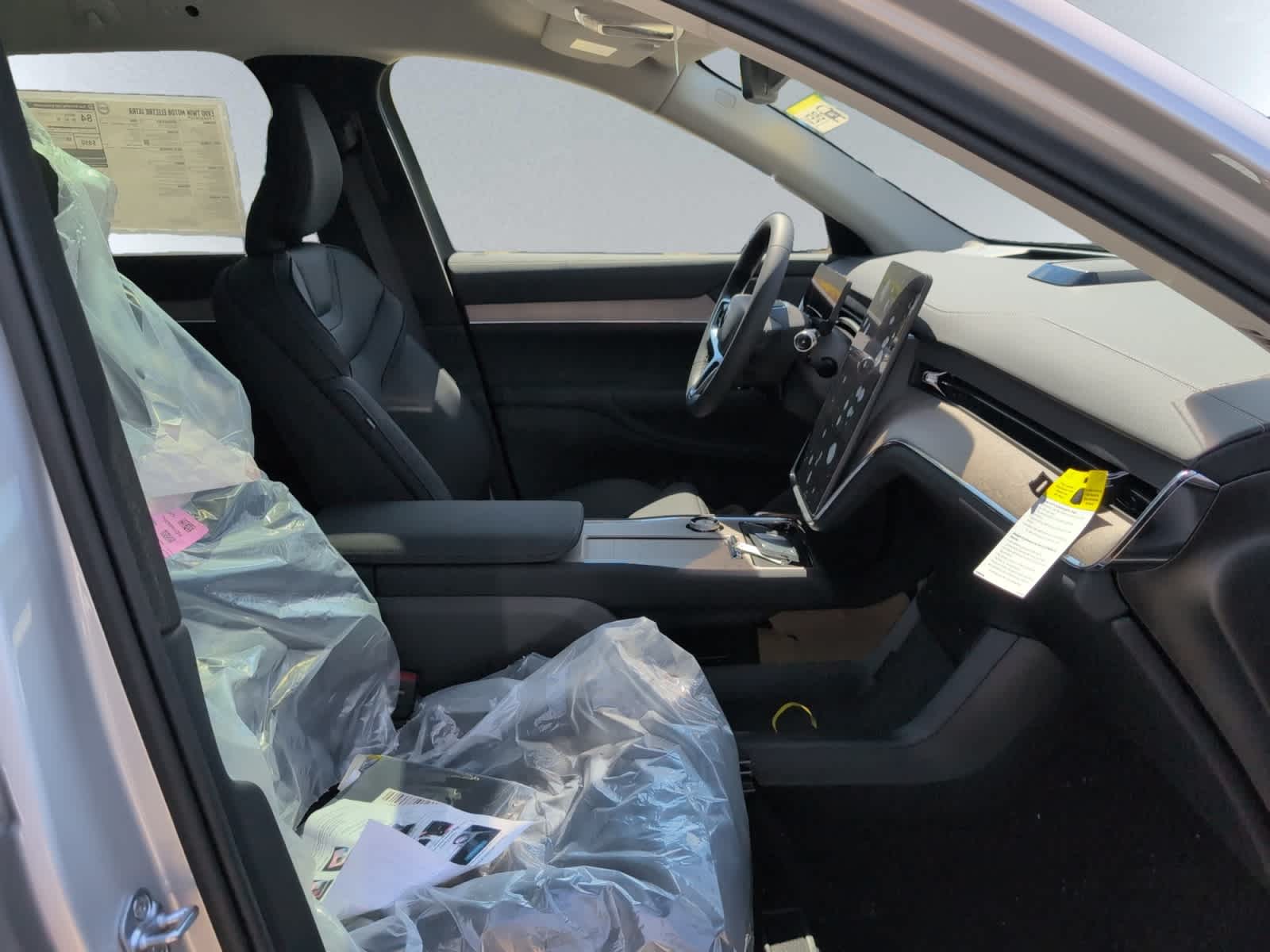 new 2025 Volvo EX90 car, priced at $85,640