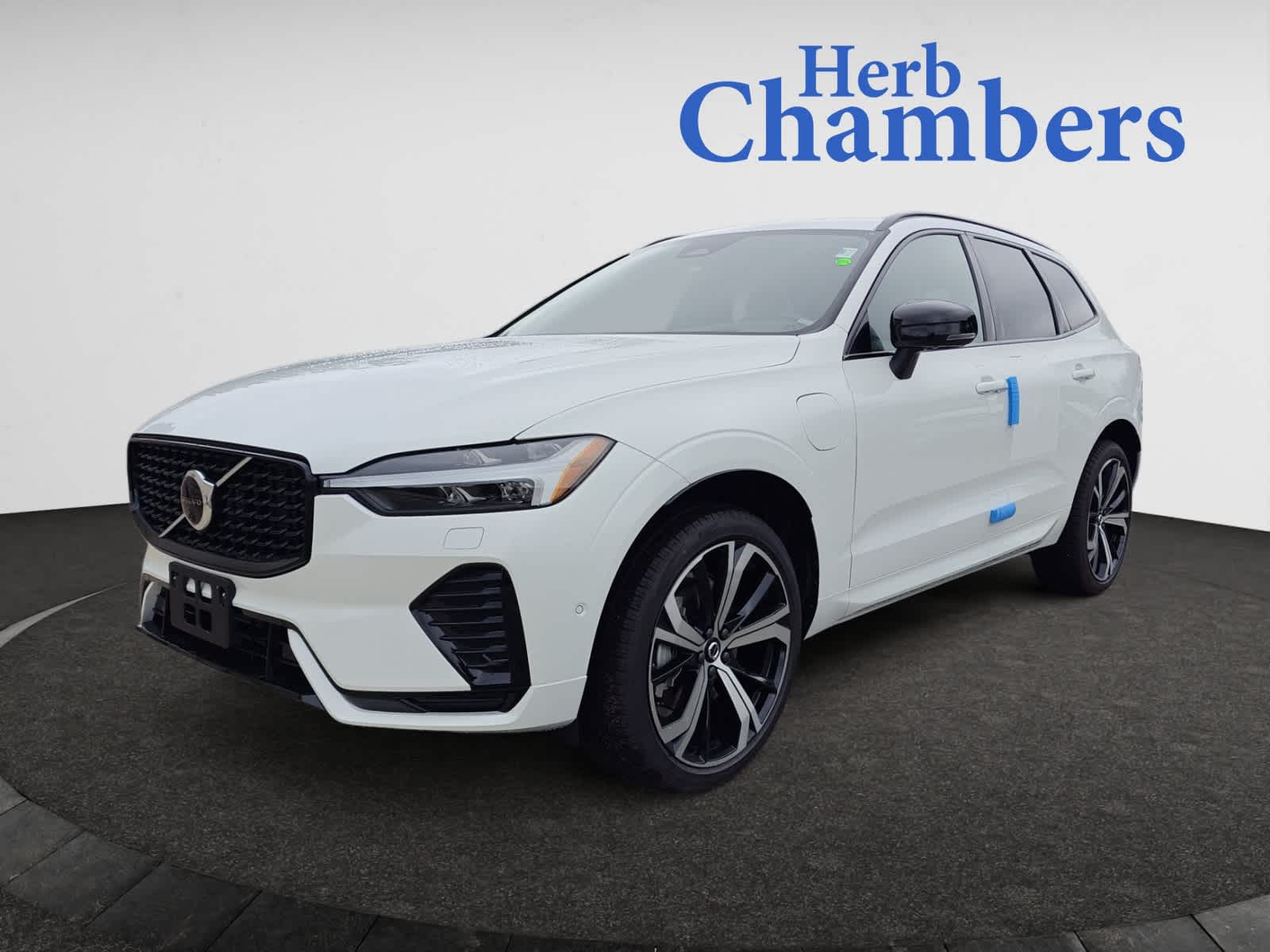 new 2025 Volvo XC60 plug-in hybrid car, priced at $71,490