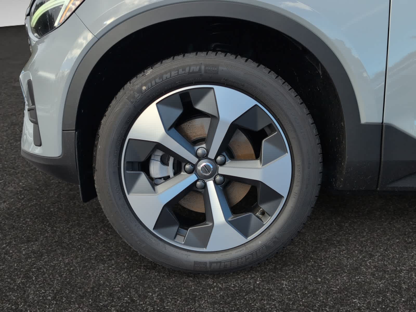 new 2025 Volvo XC40 car, priced at $46,015