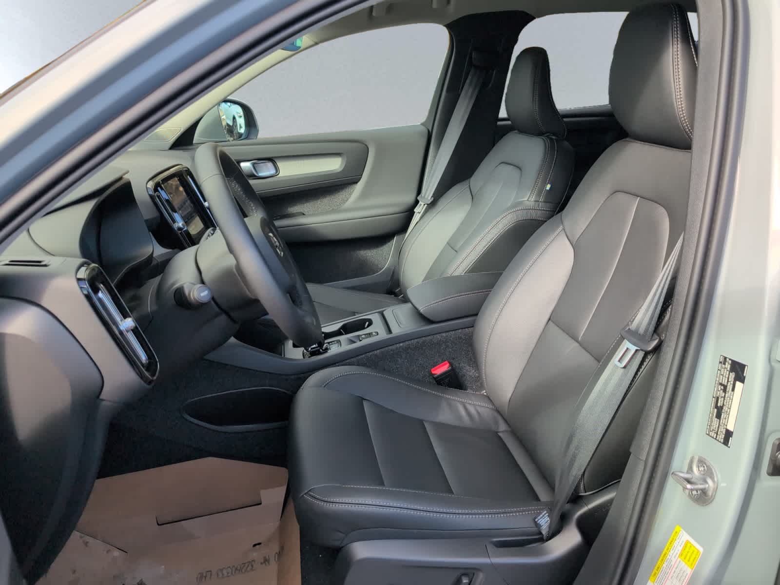 new 2025 Volvo XC40 car, priced at $46,015