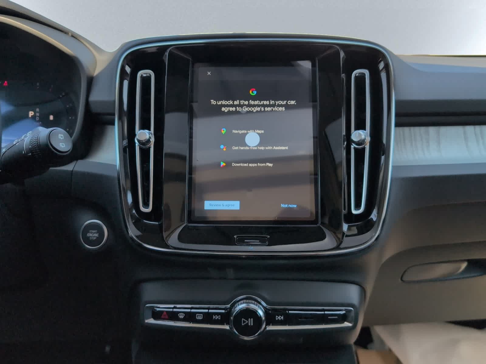 new 2025 Volvo XC40 car, priced at $49,810