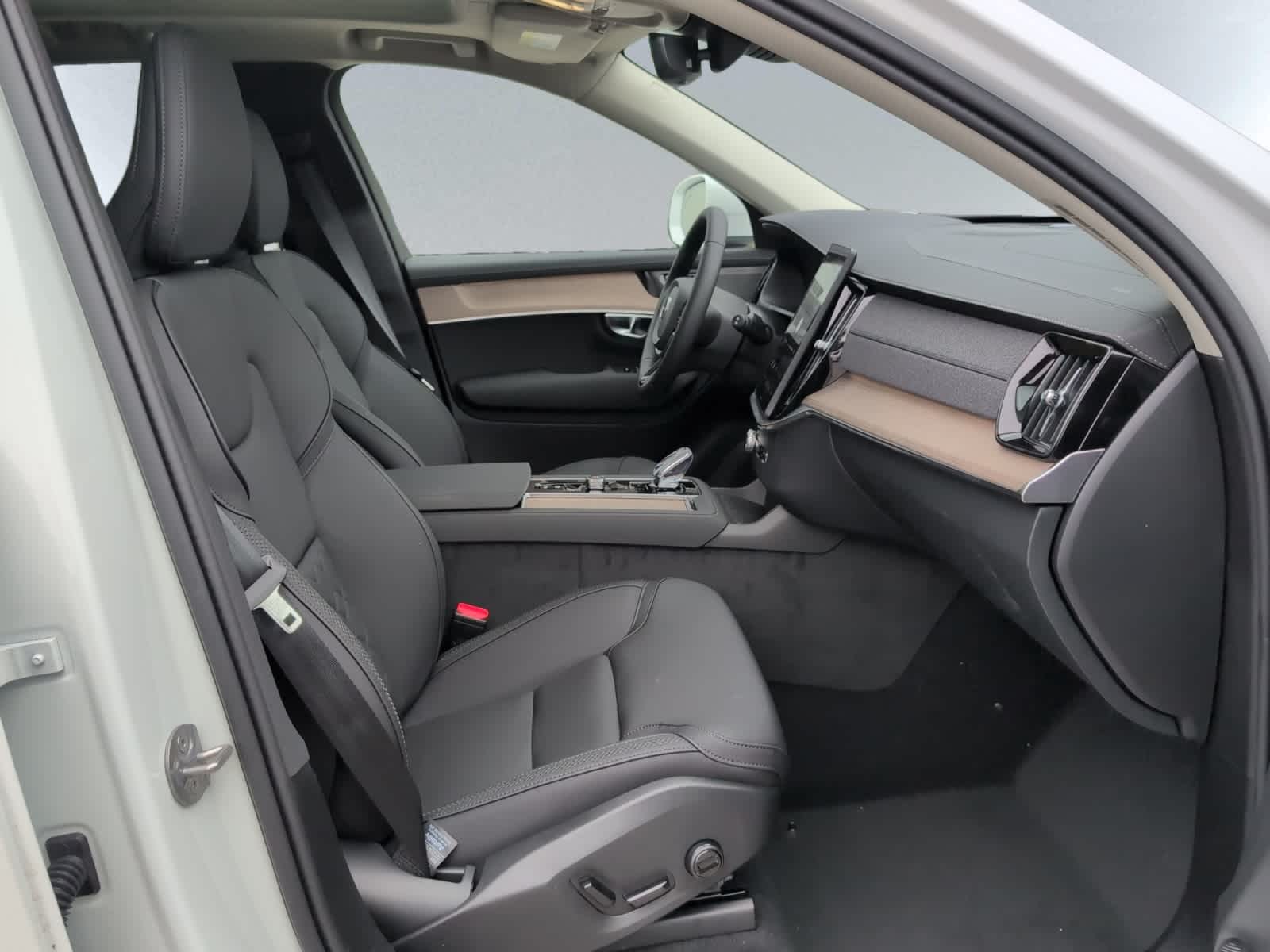 new 2025 Volvo XC90 car, priced at $69,155