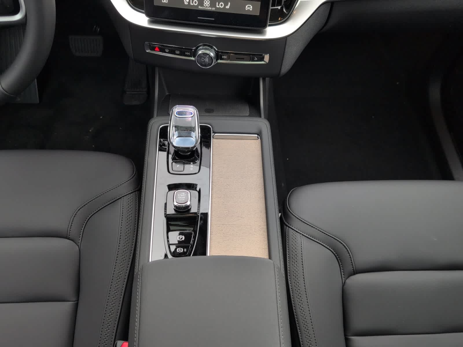 new 2025 Volvo XC90 car, priced at $69,155