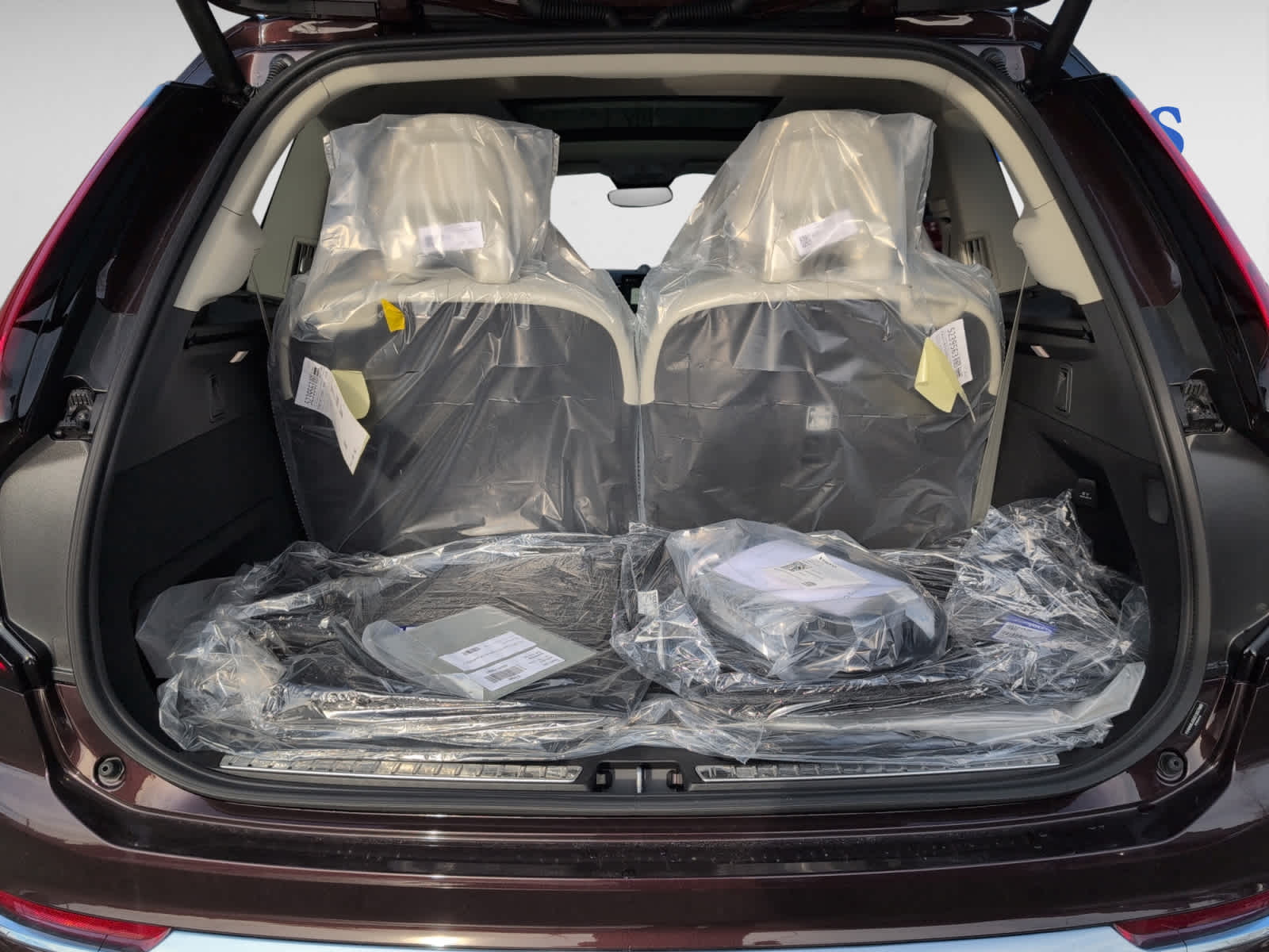 new 2025 Volvo XC90 plug-in hybrid car, priced at $85,695