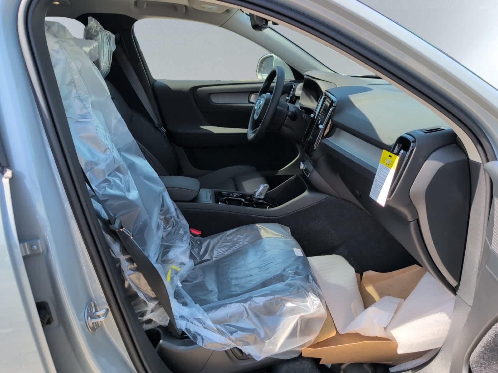 new 2025 Volvo XC40 car, priced at $49,810