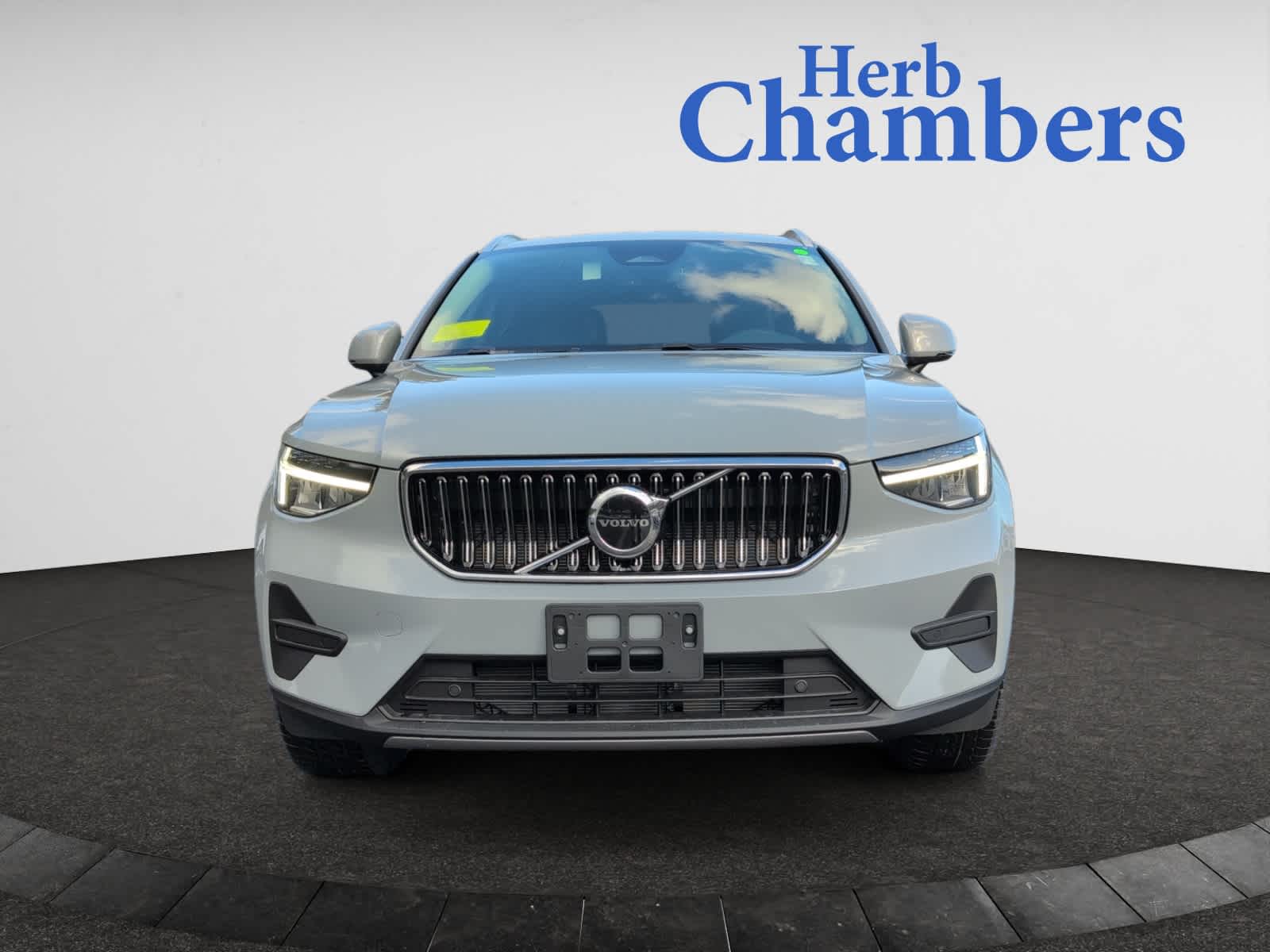 new 2025 Volvo XC40 car, priced at $46,015