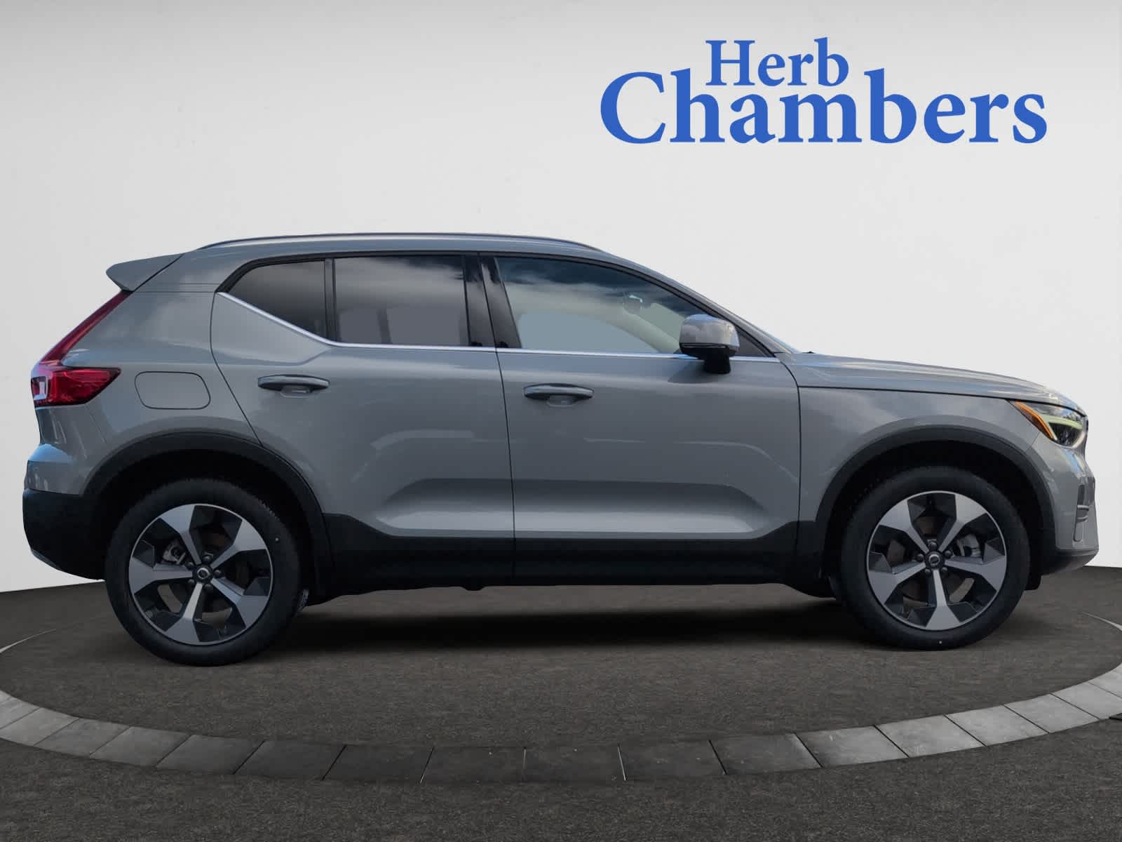 new 2025 Volvo XC40 car, priced at $46,015