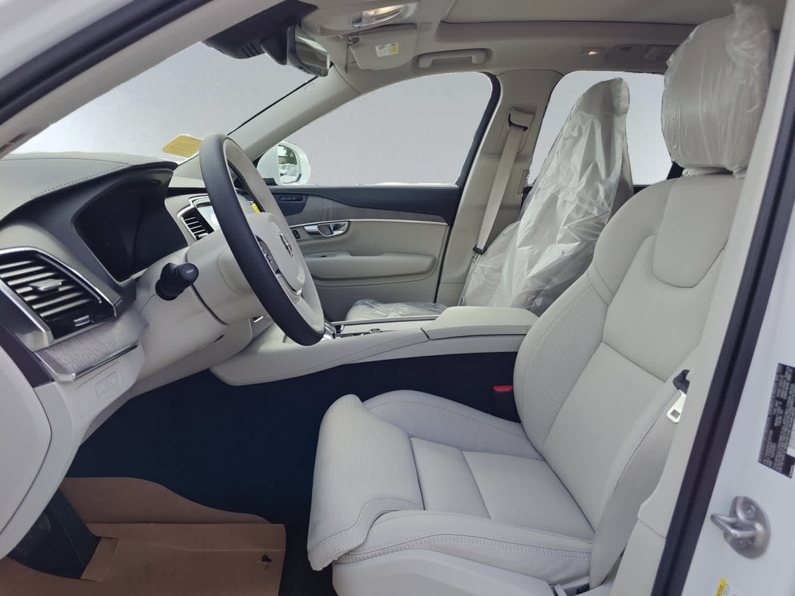 new 2025 Volvo XC90 plug-in hybrid car, priced at $82,155