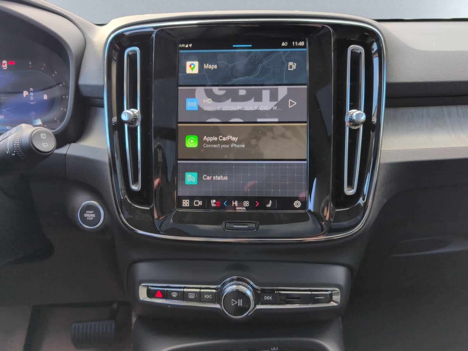 new 2025 Volvo XC40 car, priced at $46,015