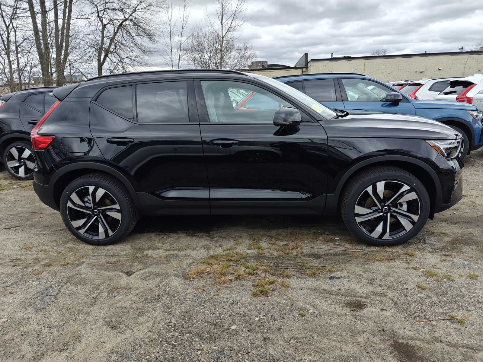 used 2024 Volvo XC40 B5 A ULT car, priced at $43,998
