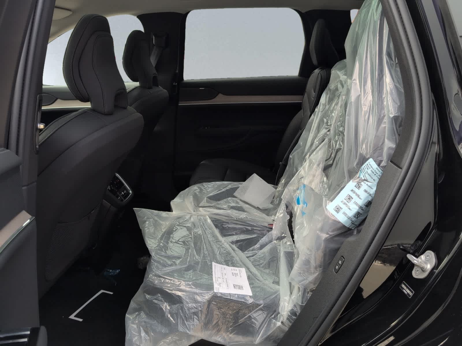 new 2025 Volvo EX90 car, priced at $85,640