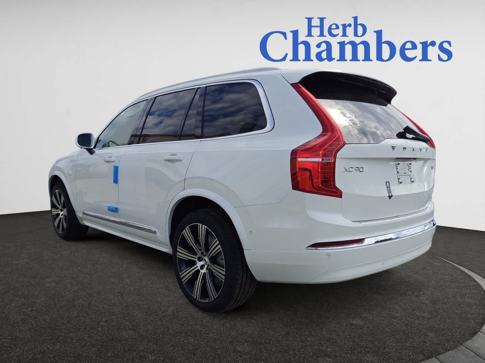 new 2025 Volvo XC90 plug-in hybrid car, priced at $82,155