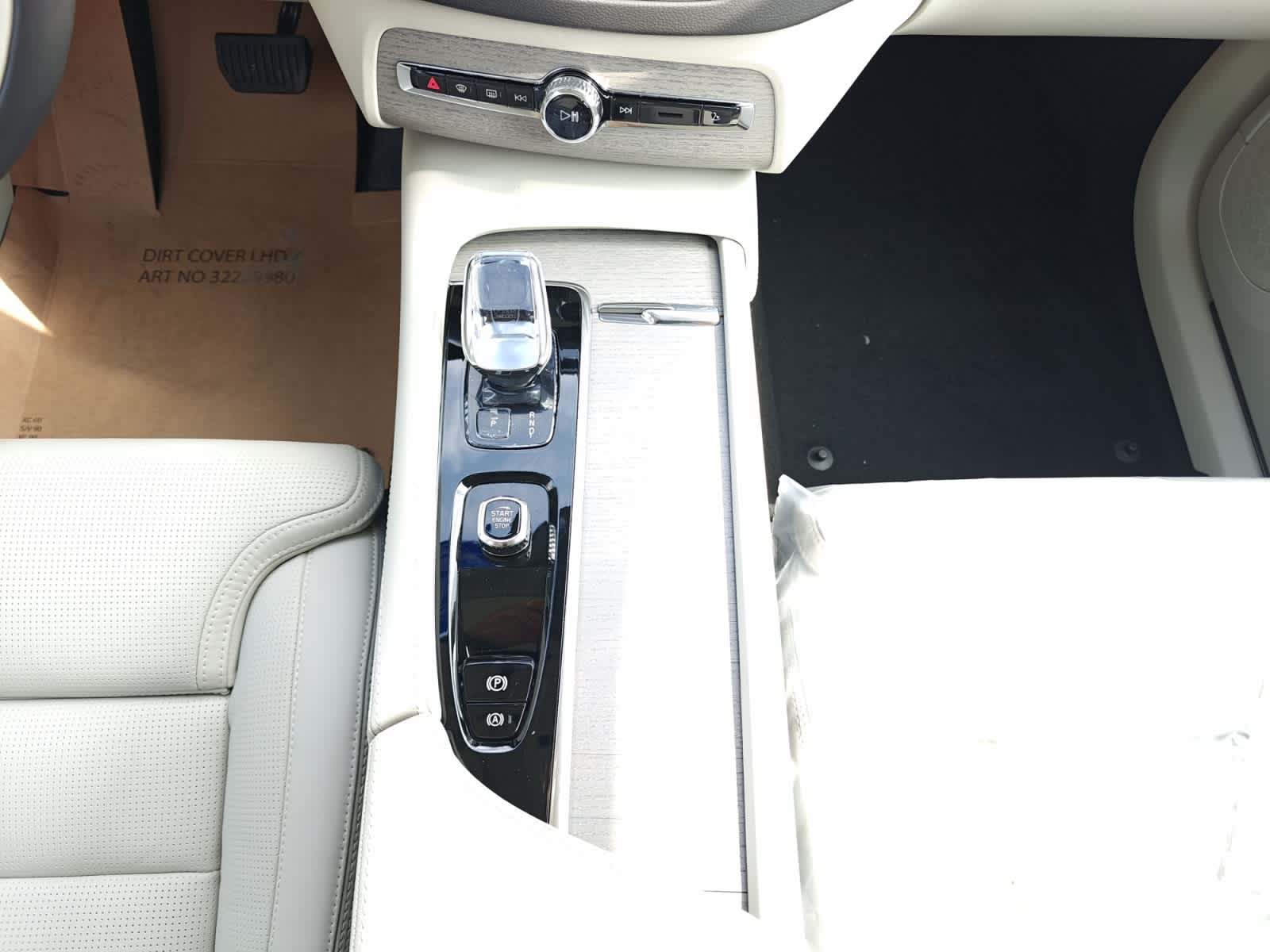 new 2025 Volvo XC90 plug-in hybrid car, priced at $82,155