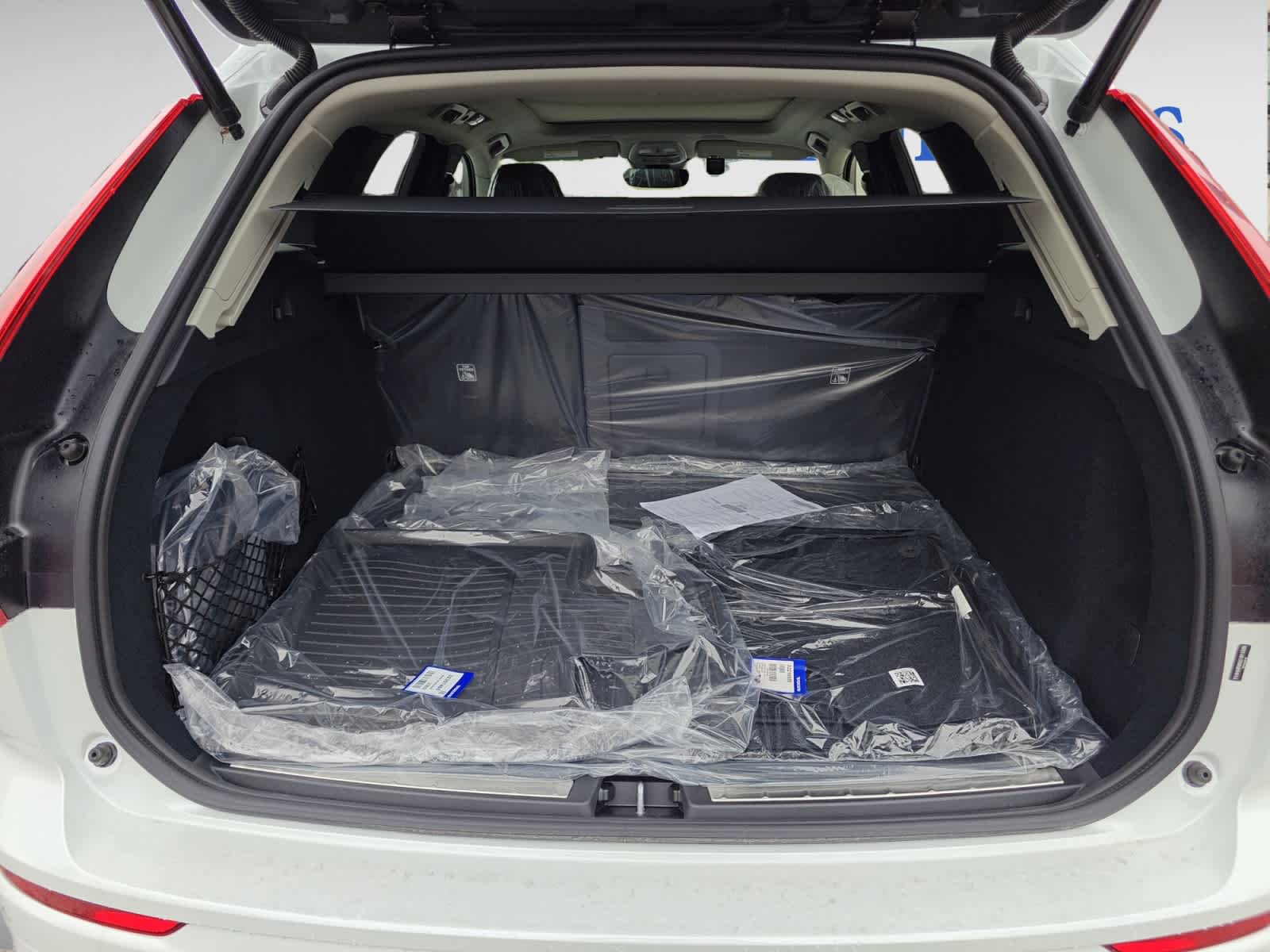 new 2025 Volvo XC60 plug-in hybrid car, priced at $71,490