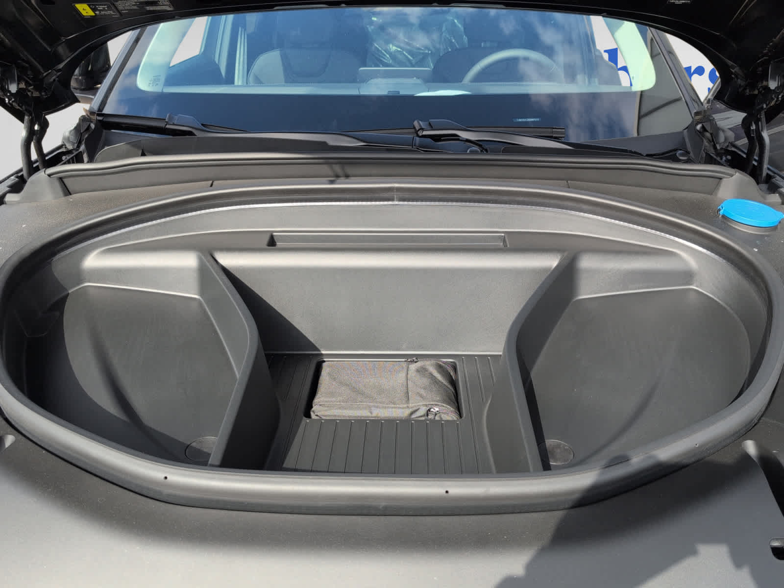 new 2025 Volvo EX90 car, priced at $85,640