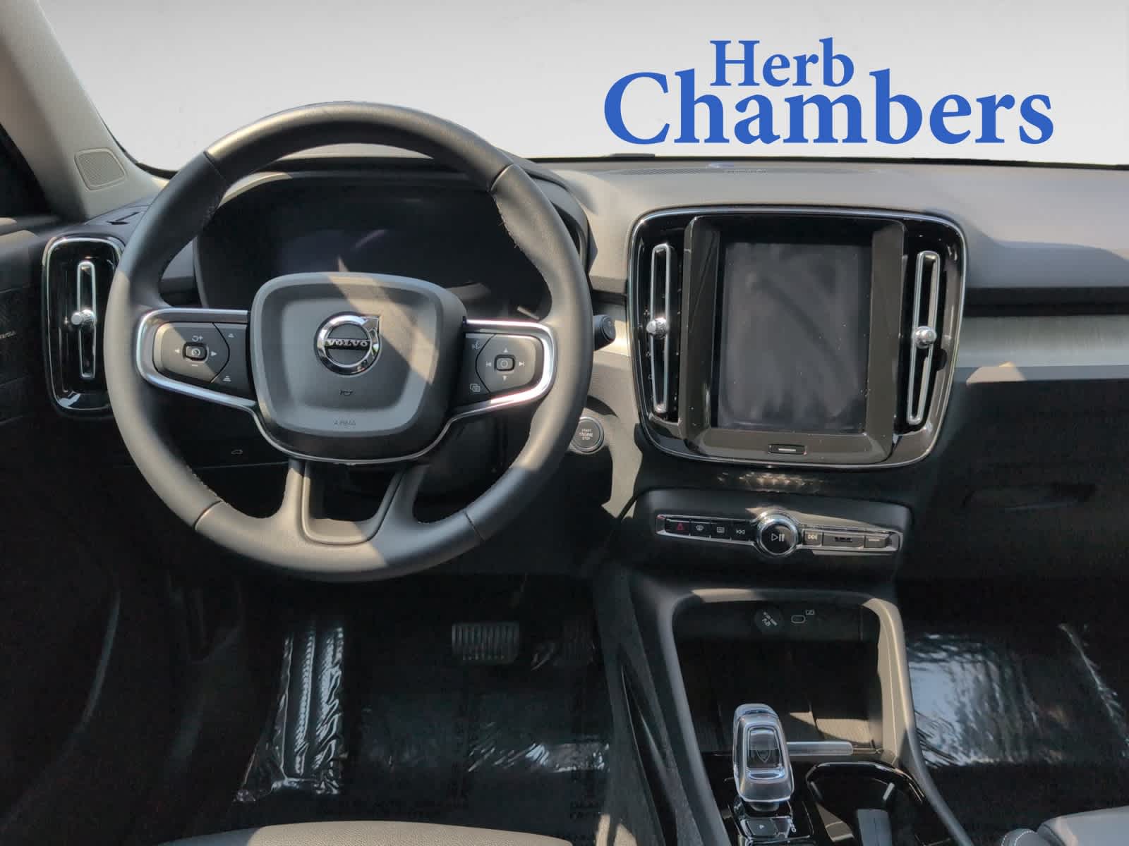 used 2024 Volvo XC40 B5 A ULT car, priced at $42,998