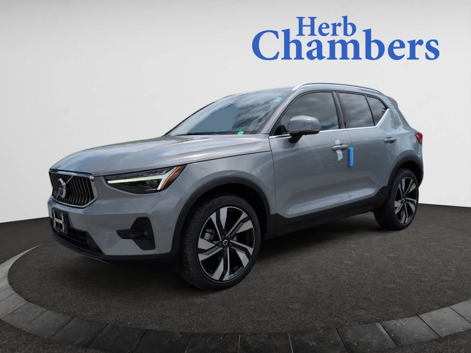 new 2025 Volvo XC40 car, priced at $52,235