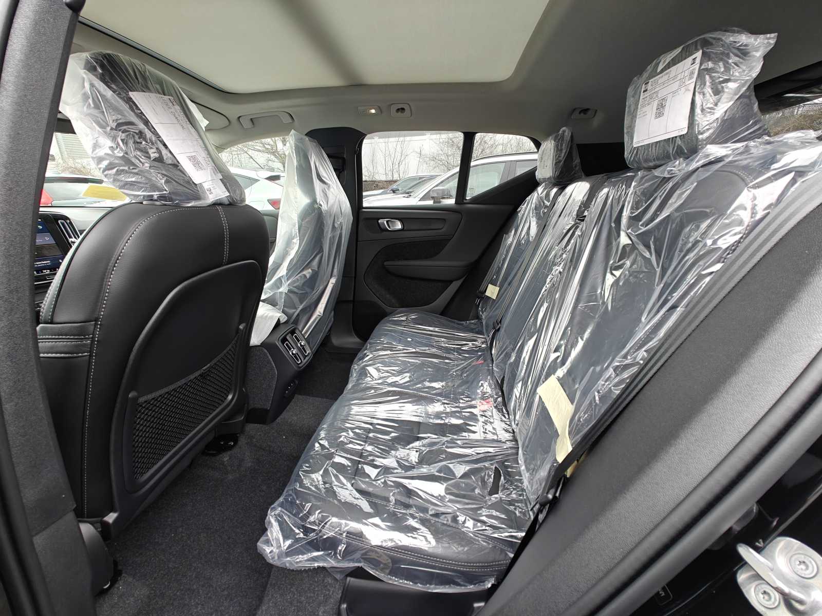 used 2024 Volvo XC40 B5 A ULT car, priced at $43,998