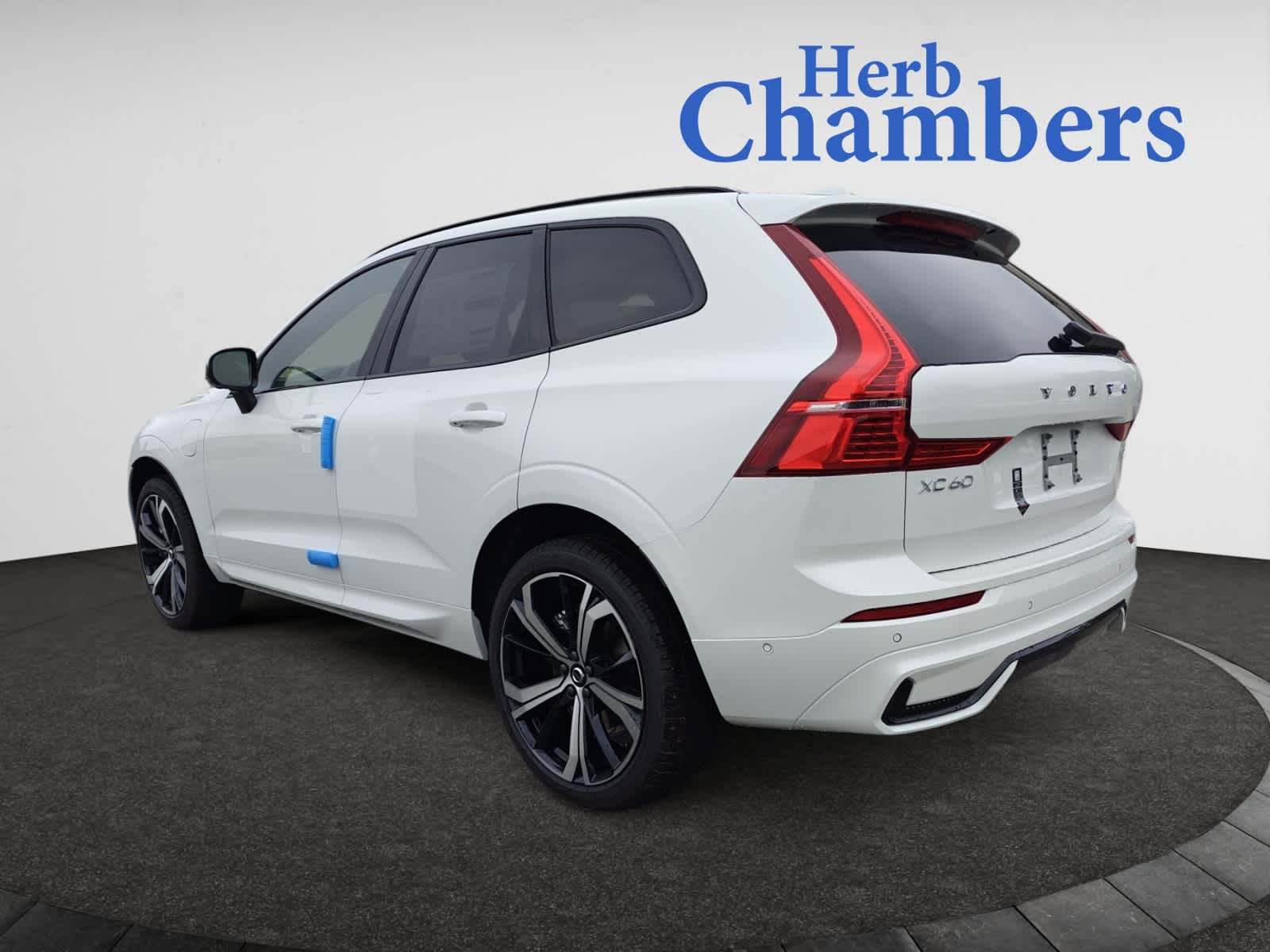 new 2025 Volvo XC60 plug-in hybrid car, priced at $71,490