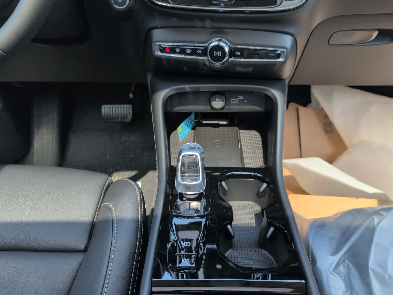 new 2025 Volvo XC40 car, priced at $49,810