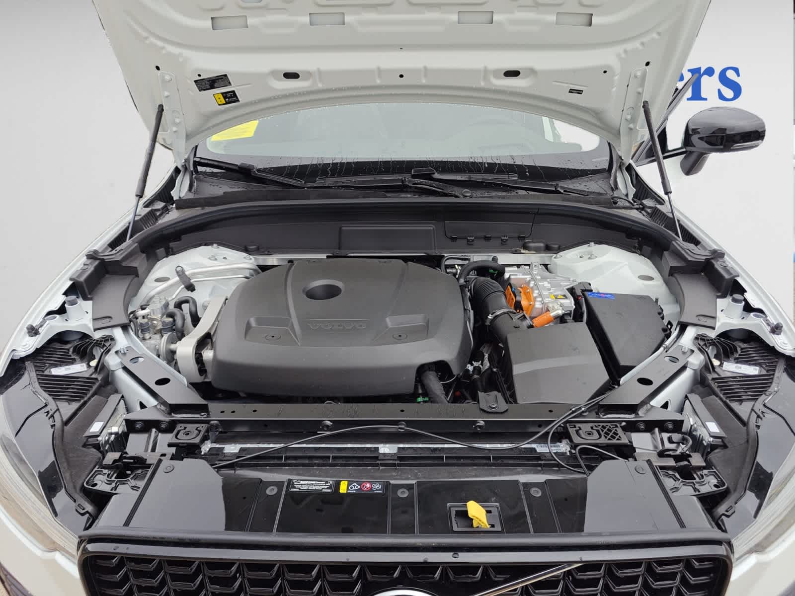new 2025 Volvo XC60 plug-in hybrid car, priced at $71,490