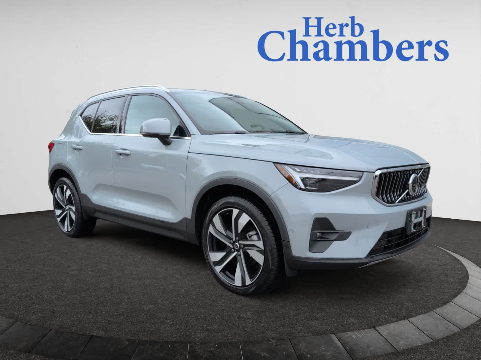used 2024 Volvo XC40 B5 A ULT car, priced at $42,998