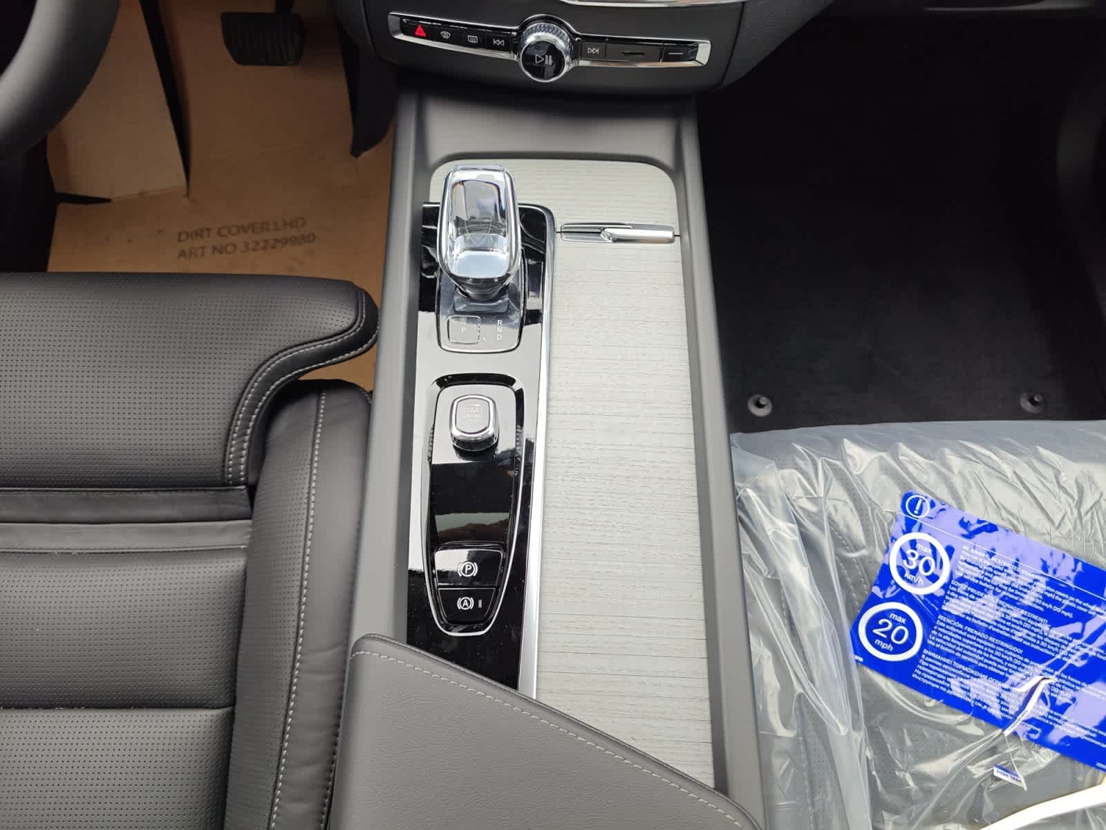 new 2025 Volvo XC60 plug-in hybrid car, priced at $71,490