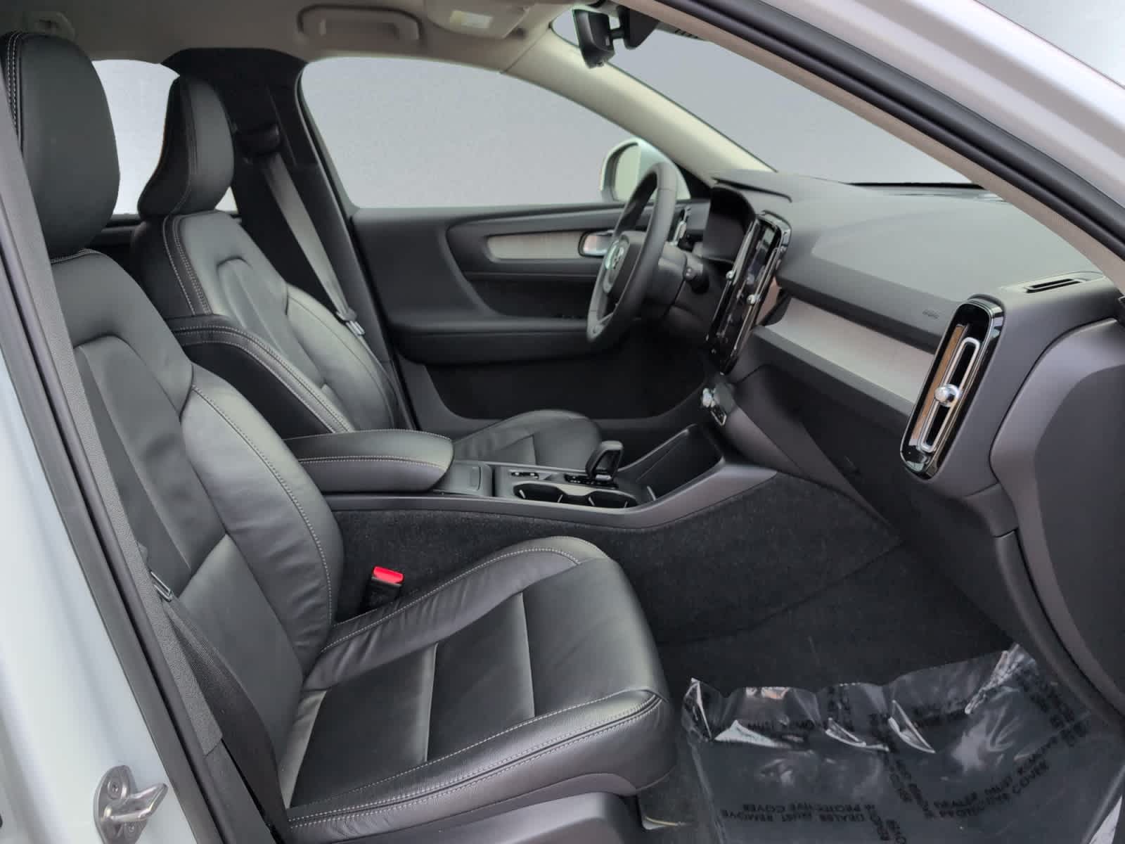 used 2023 Volvo XC40 car, priced at $26,998