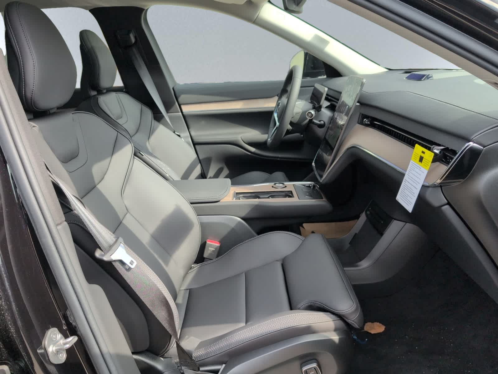 new 2025 Volvo EX90 car, priced at $85,640