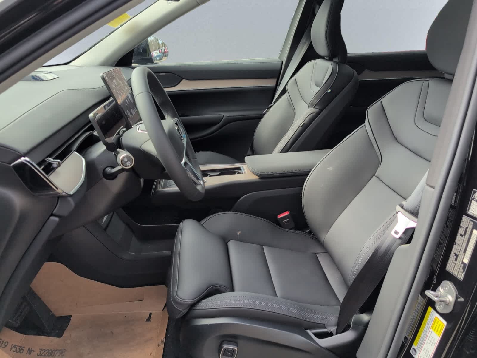 new 2025 Volvo EX90 car, priced at $85,640