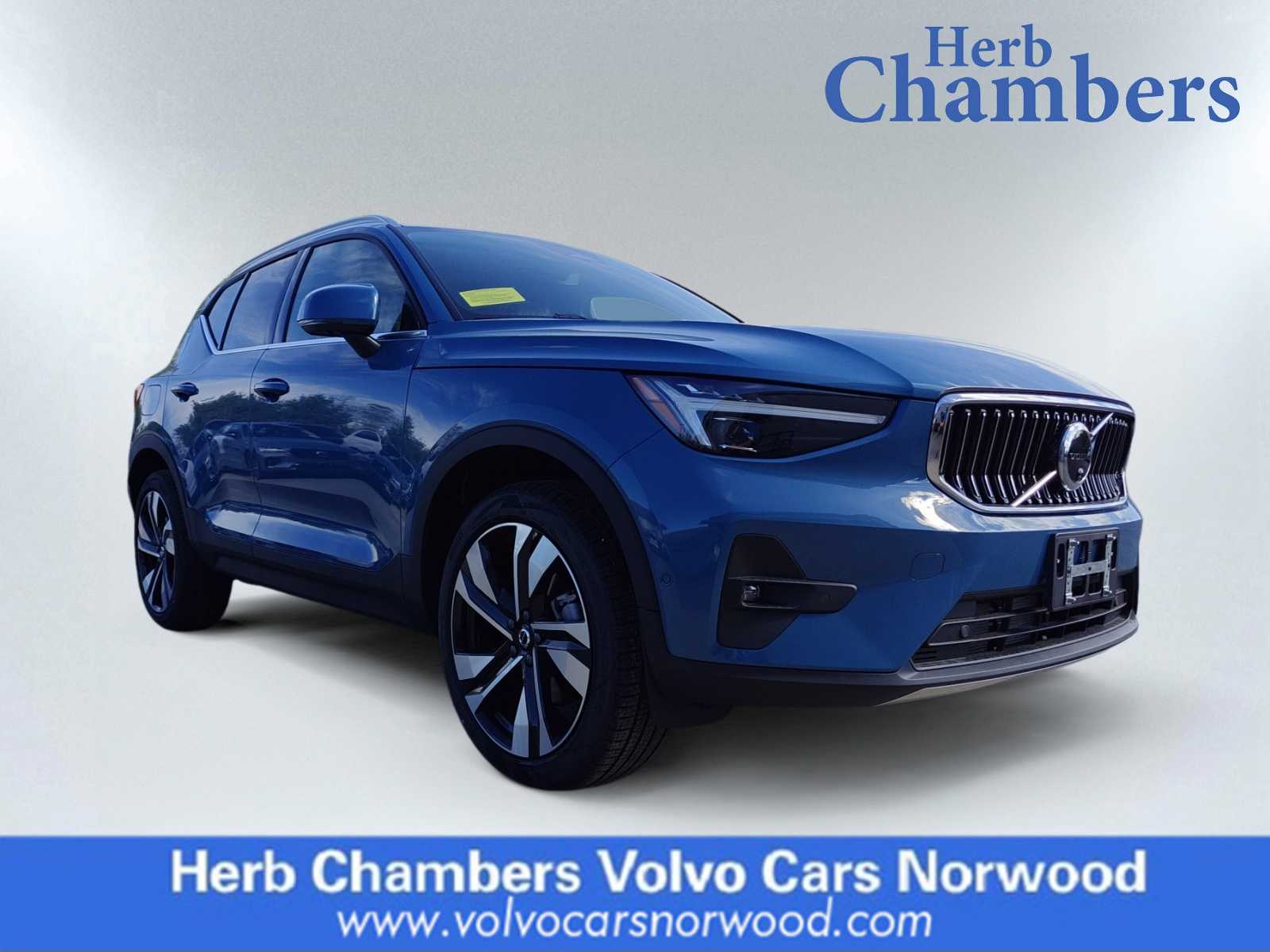 used 2024 Volvo XC40 B5 A ULT car, priced at $43,998