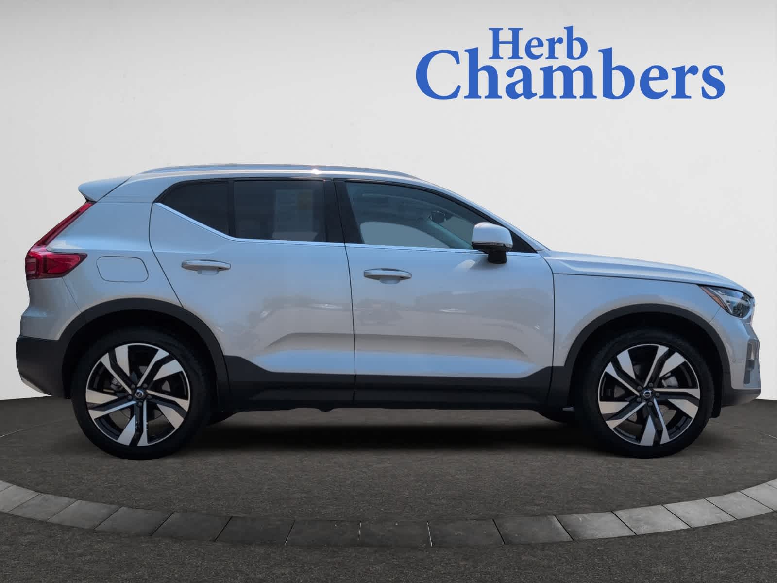 used 2024 Volvo XC40 B5 A ULT car, priced at $42,998
