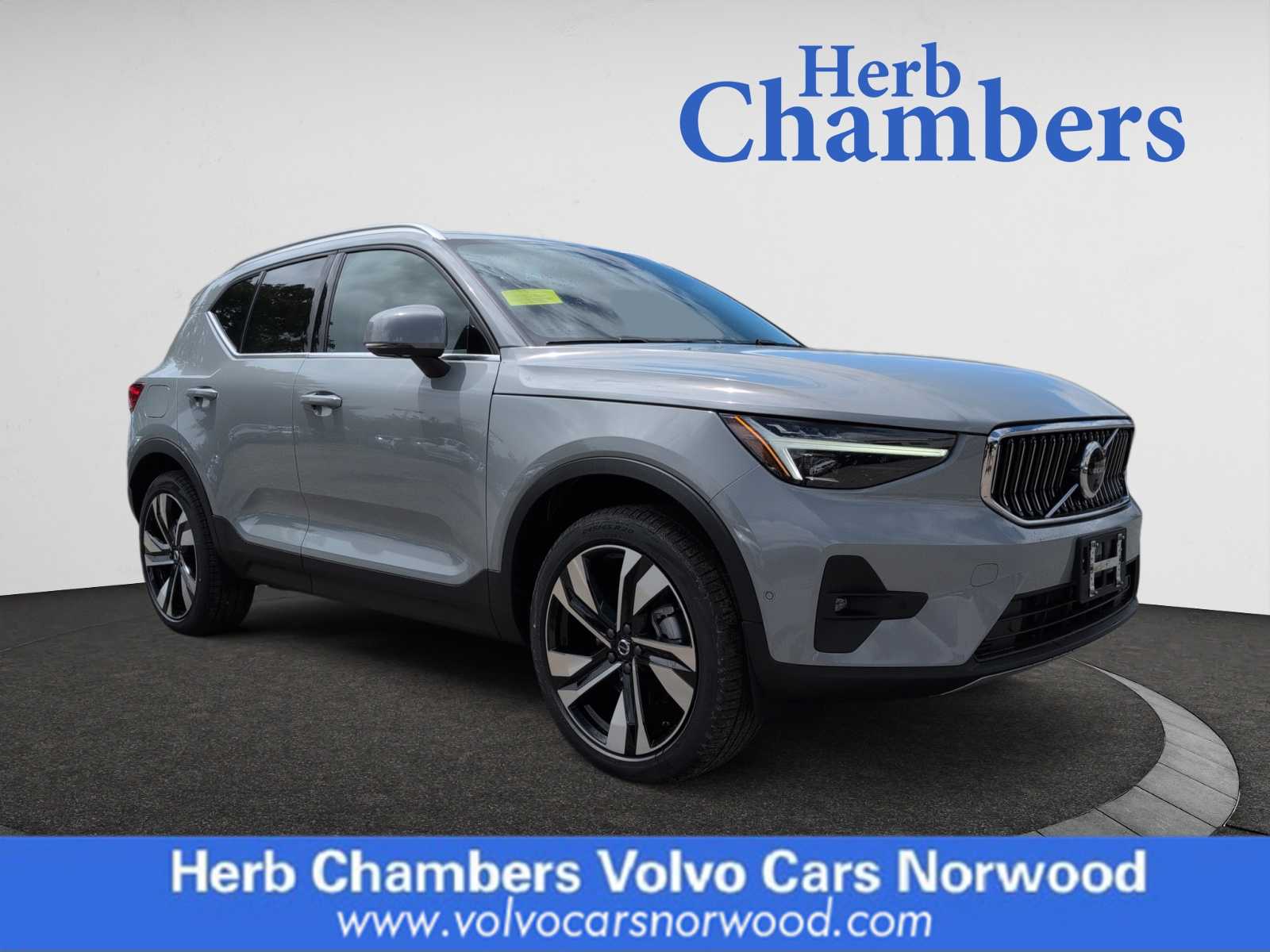 new 2025 Volvo XC40 car, priced at $52,235