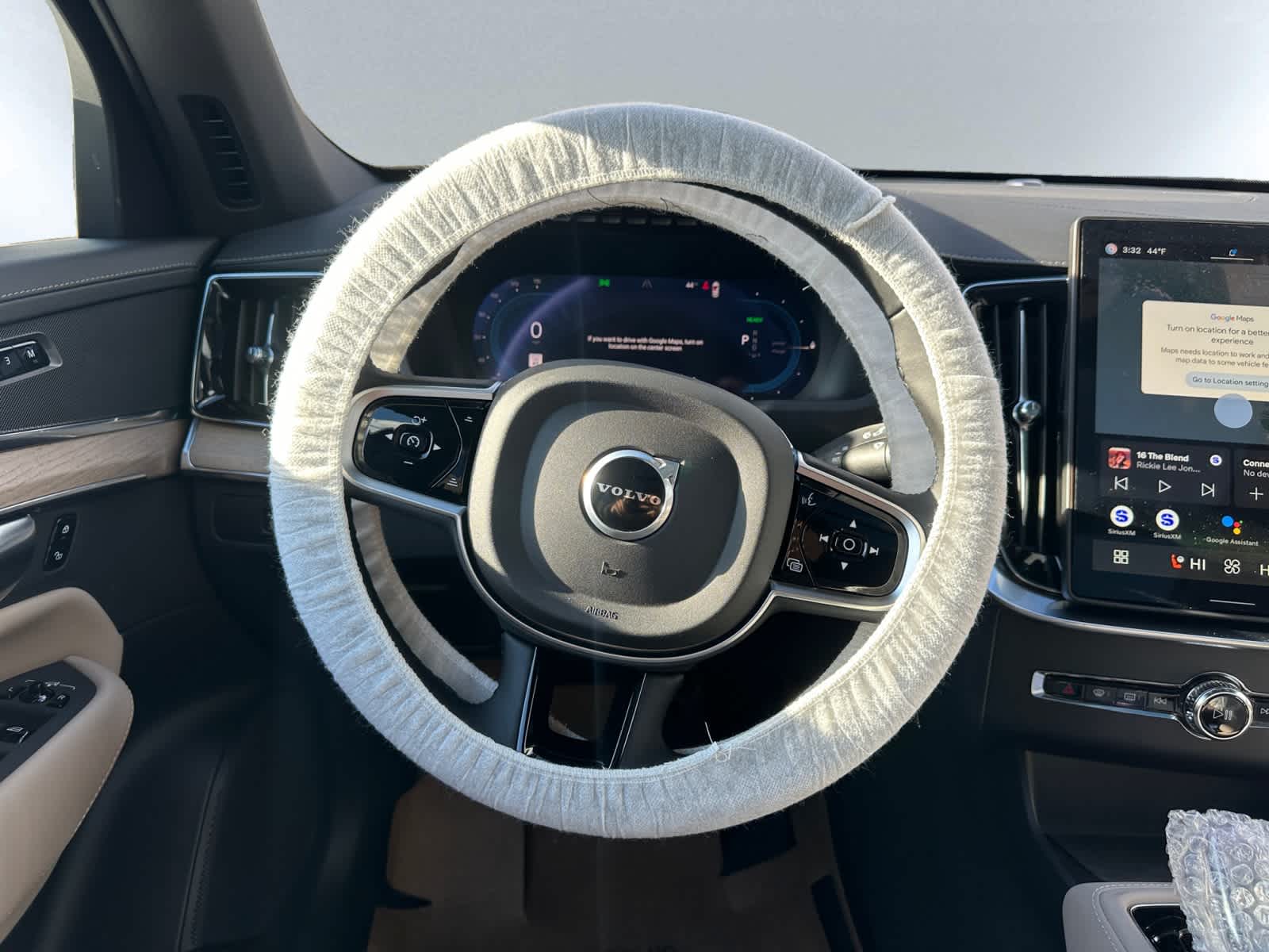 new 2025 Volvo XC90 plug-in hybrid car, priced at $76,755