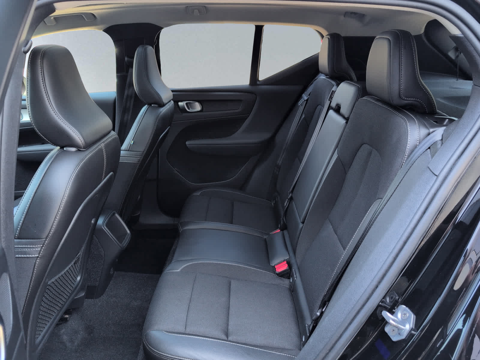 used 2020 Volvo XC40 car, priced at $24,998